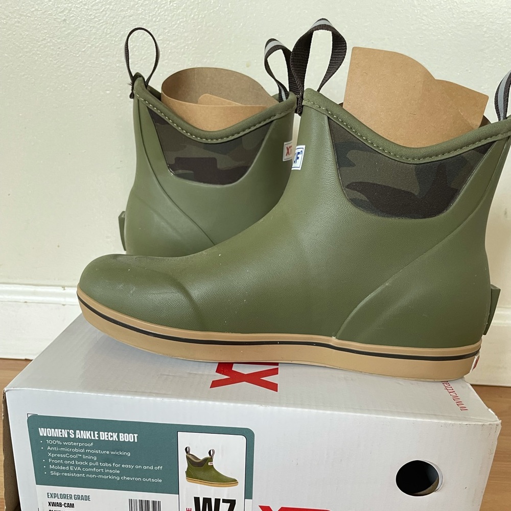 Olive green/Camo XtraTufs